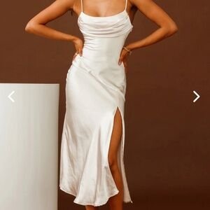 Selfie Leslie WELL VERSED PLEATED BUST FRONT SPLIT DRESS CHAMPAGNE